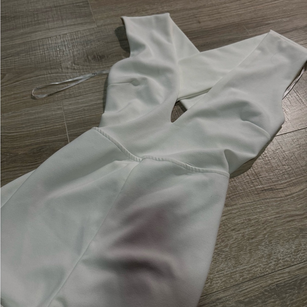 Lulus white wide leg open back jumpsuit nwot - Picture 3 of 3